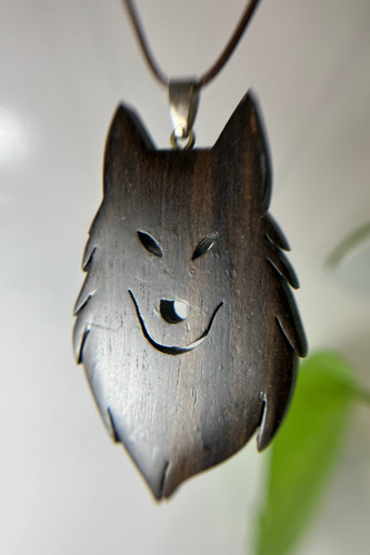 گردنبند چوبی گرگ