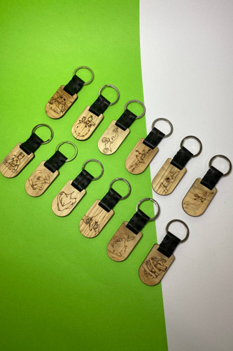 جاسوئیچی دستساز با چرم طبیعی و چوب افرا و ون، مجهز به حلقه ضدزنگ