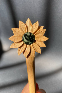 ست سه تیکه آینه، شانه و کانزاشی چوبی دست ساز با تزئین گل آفتابگردان و سنگ مارسنگ